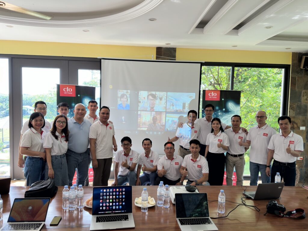 Một phần cộng đồng hạt giống và ban huấn luyện chụp ảnh chung trong buổi học Personal Branding mùa 8 Hà Nội