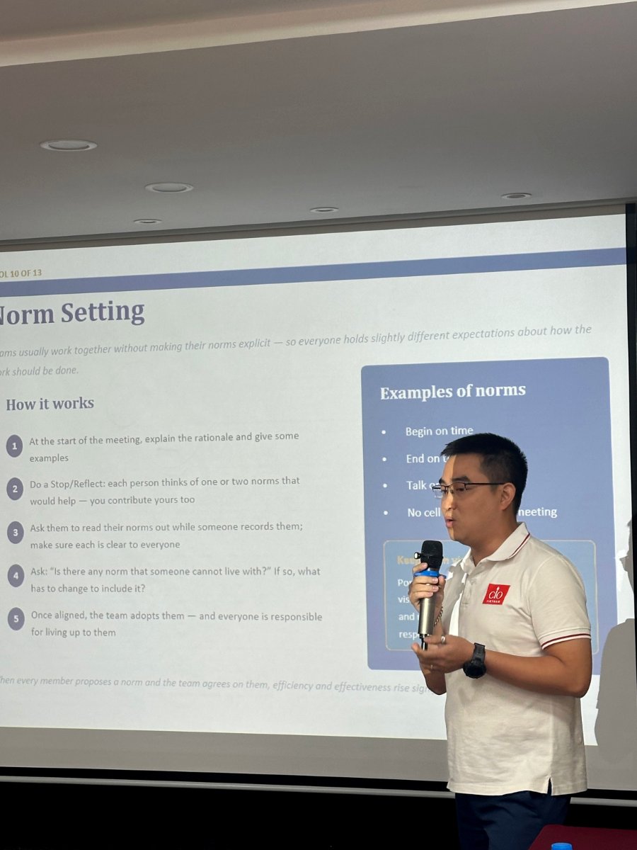 Quản trị đổi mới sáng tạo – Huấn luyện viên trình bày trước lớp Digital Leaders Coaching SS10 Hà Nội