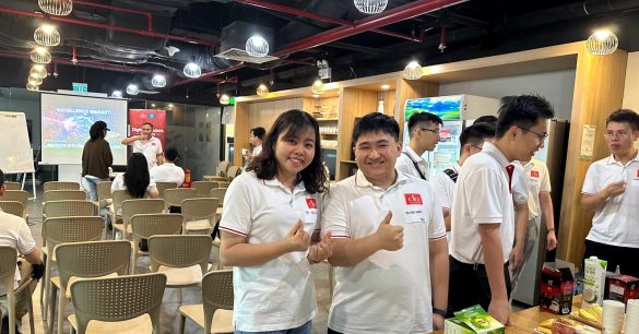 Thành viên lớp Digital Leaders Coaching SS10 Hà Nội giao lưu trong ngày khai giảng