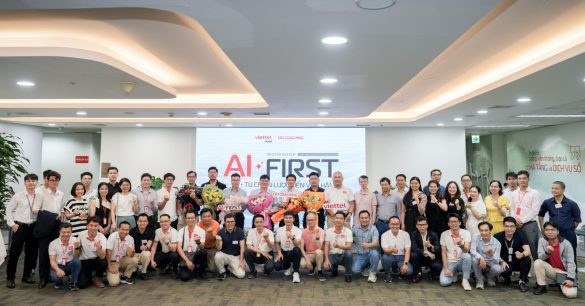 Ảnh tập thể diễn giả và khách mời tại hội thảo AI First: Từ Chiến lược đến Vận hành