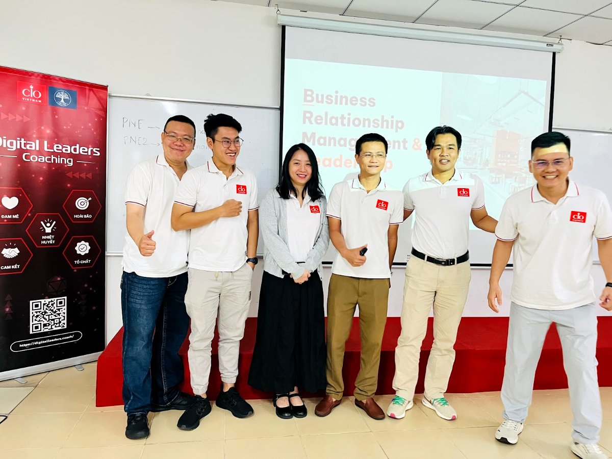 Nhóm học viên Digital Leaders Coaching SS10 TP.HCM trong buổi học Business Relationship Management (BRM)