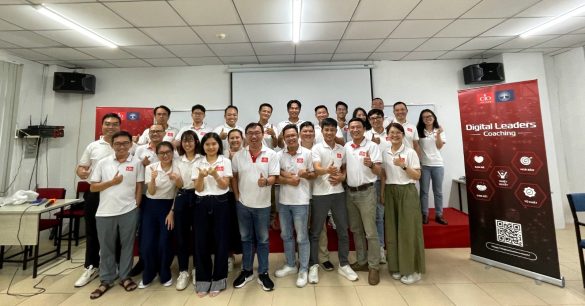 Ảnh tập thể cả lớp Digital Leaders Coaching SS10 TP.HCM trong phòng học