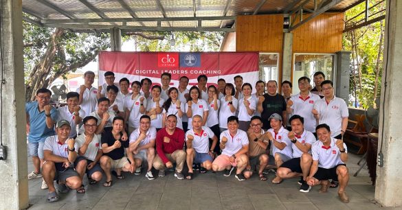 Cả lớp Digital Leaders Coaching SS10 TP.HCM chụp ảnh tập thể trong ngày Retreat