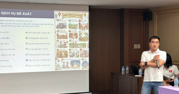 Học viên Digital Leaders Coaching SS10 Hà Nội trình bày phần dịch vụ đề xuất trong buổi học ITSM