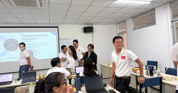 Học viên Digital Leaders Coaching SS10 TP.HCM chuẩn bị trình bày case study nhóm trong buổi học