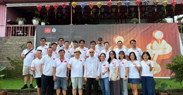 Học viên Digital Leaders Coaching SS10 TP.HCM chụp ảnh tập thể trong ngày Team Building