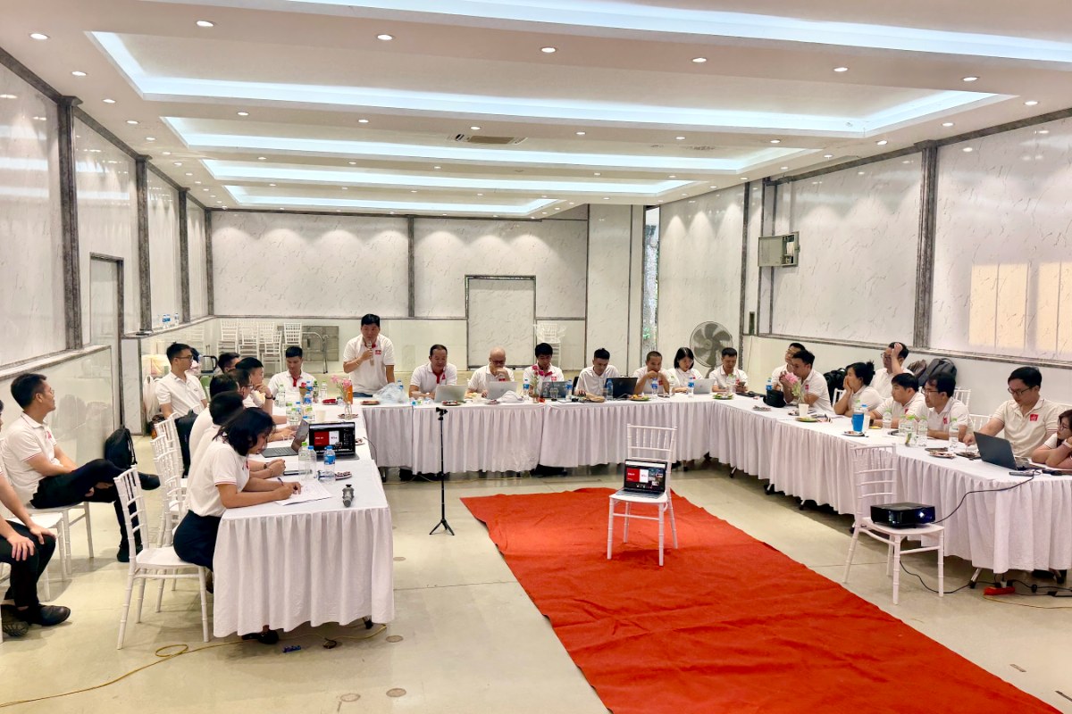 Toàn cảnh lớp học Digital Leaders Coaching SS10 Hà Nội trong buổi học Enterprise Data Management
