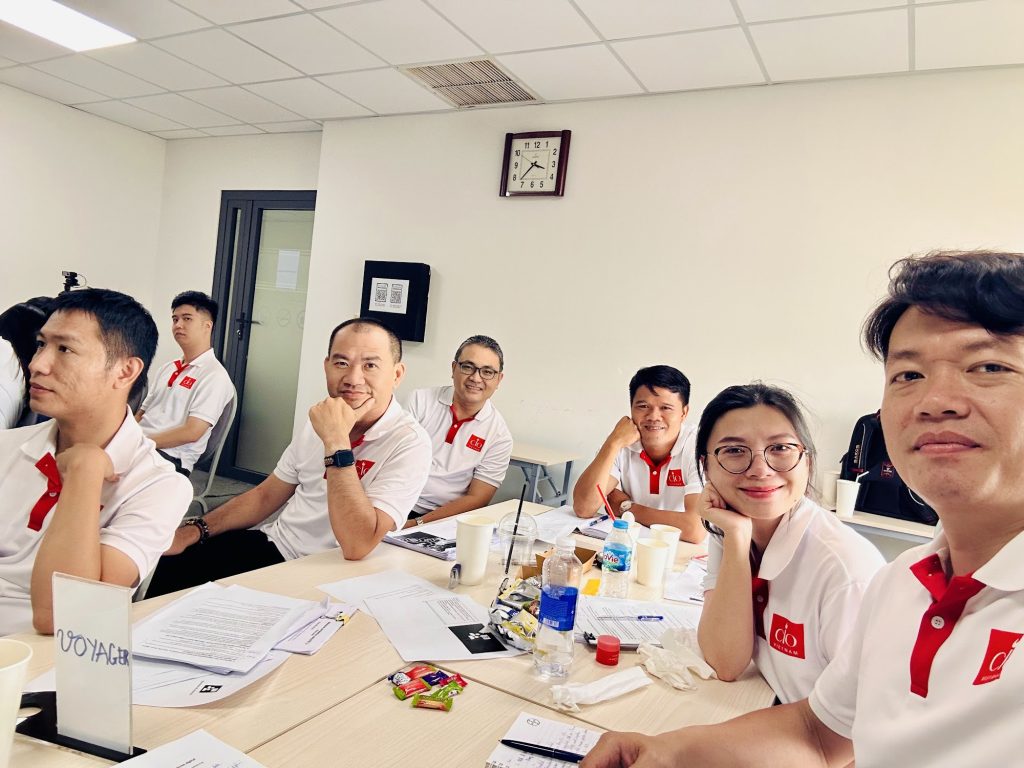 Chuyển đổi số lấy con người làm trung tâm – học viên Hạt Giống Lãnh Đạo Số mùa 9 TP.HCM trong buổi học Digital & IT Strategy